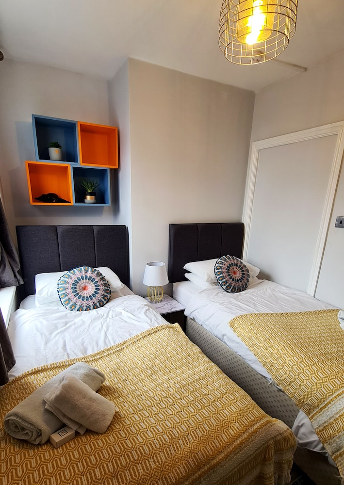 Basic Single Room, Ensuite photo 2