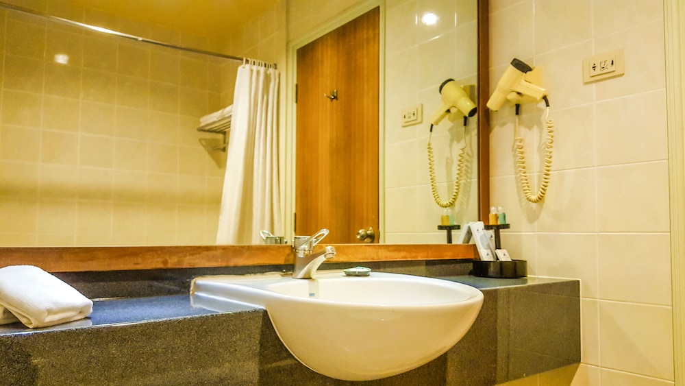 Deluxe Room, City View - Photo 5