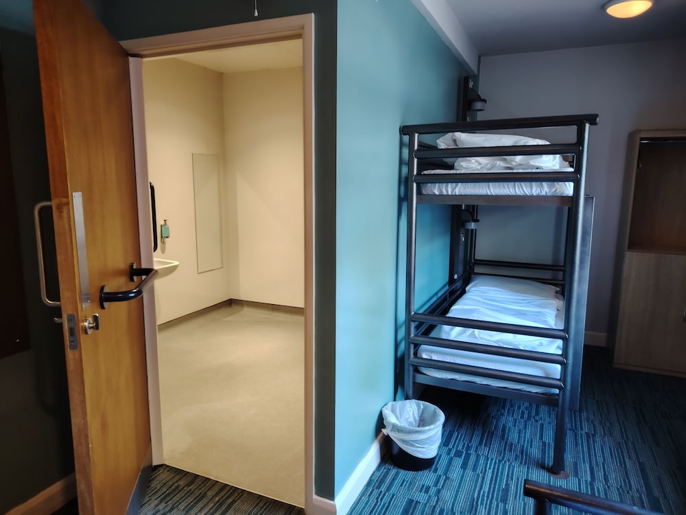 Room, Ensuite (3 Bed Private) photo 2