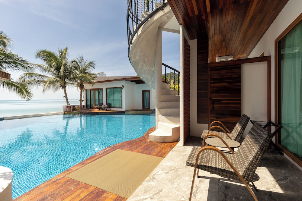 Premier Room Pool Access Deluxe - Photo 7