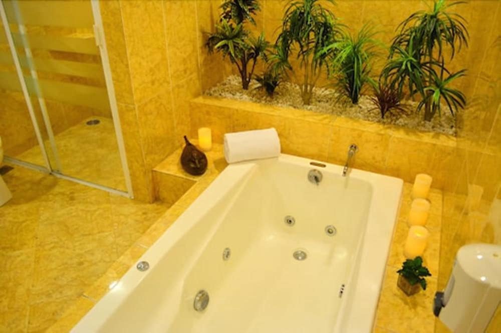 Superior Room, Hot Tub photo 2