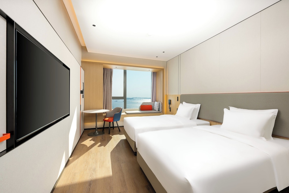 Standard Room, 2 Double Beds, Sea View