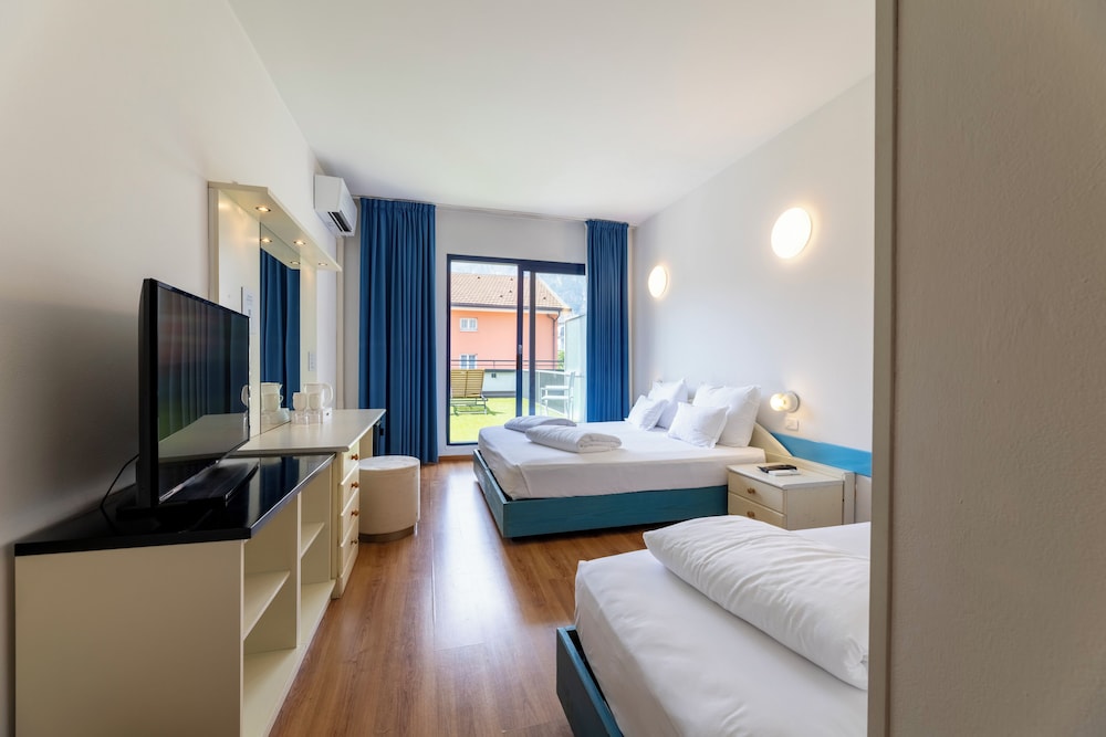 Superior Triple Room photo 3