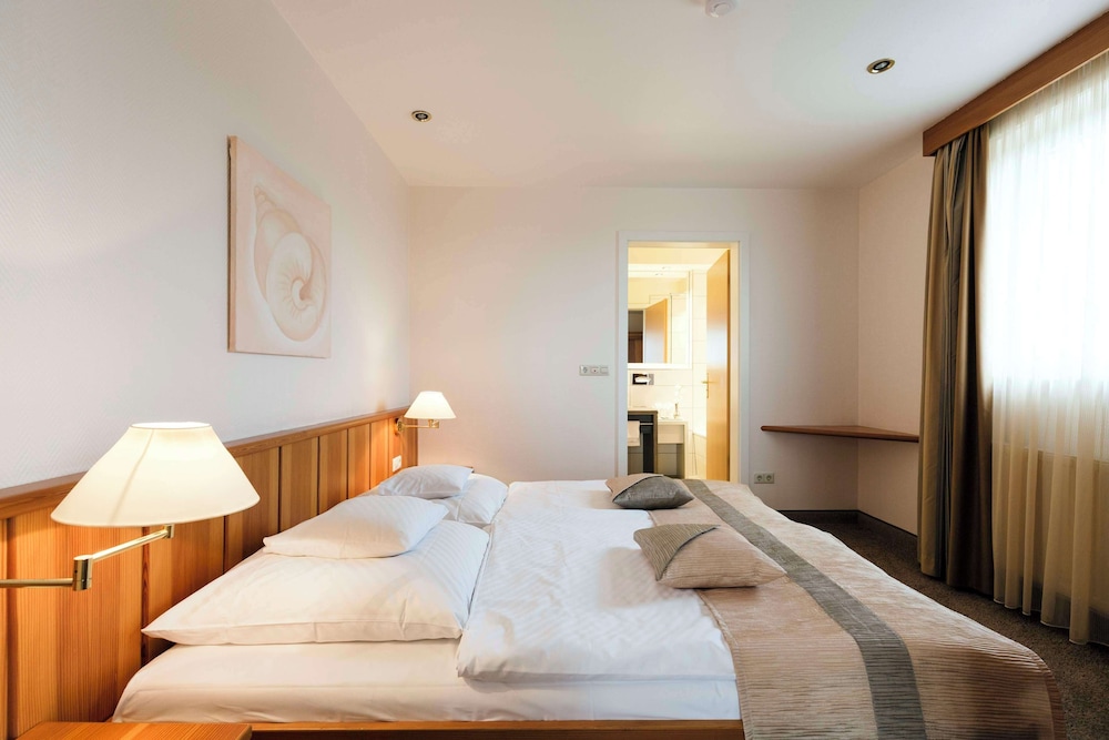 Junior Suite, 1 Double Bed, Balcony (Separate Living Room;with Sofabed) - Photo 3
