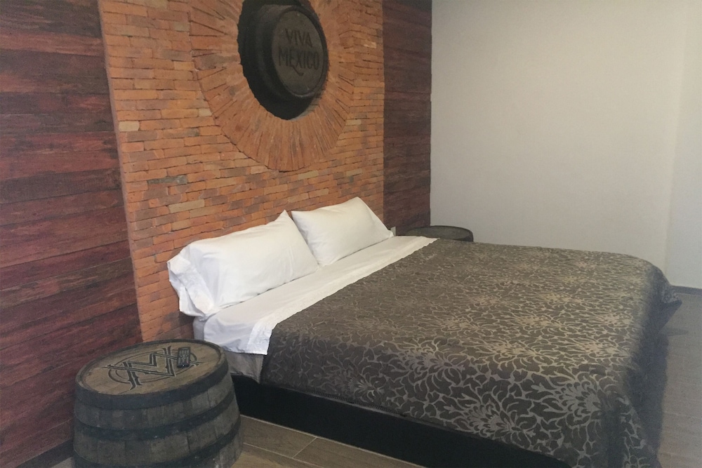 Superior Room, 1 King Bed photo 3