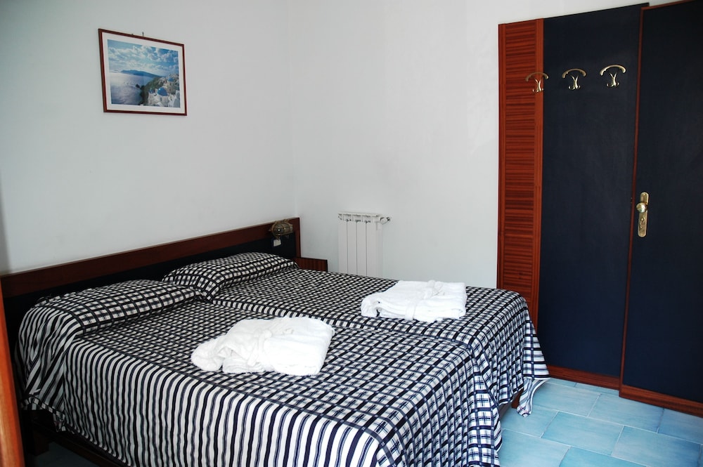 Family Quadruple Room - Photo 2