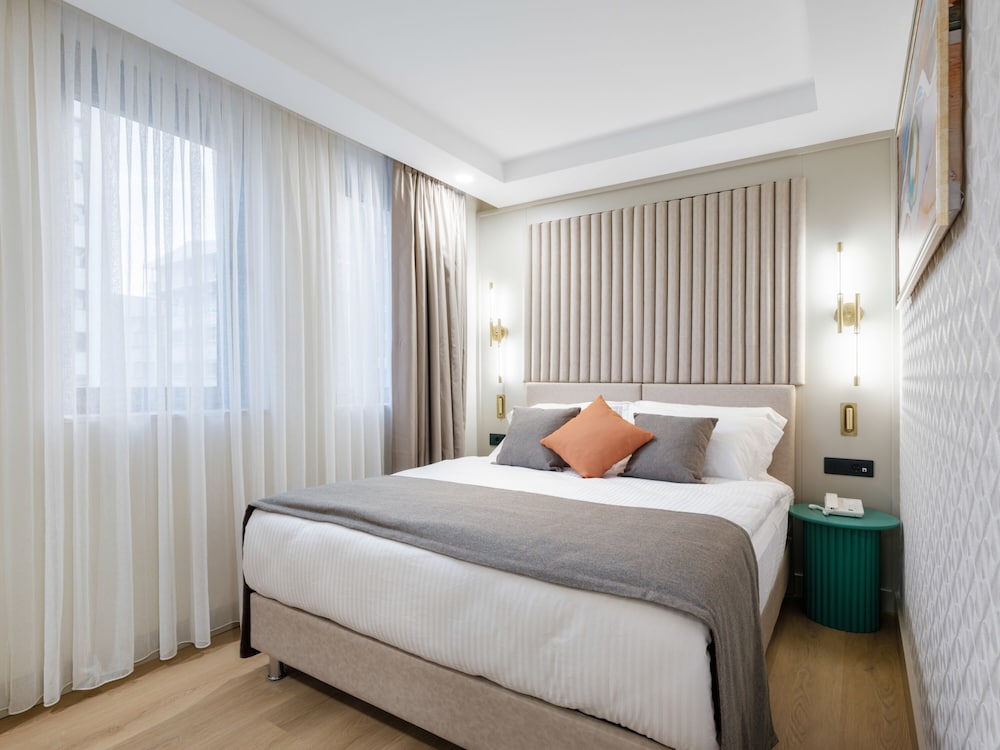 Deluxe Room - Photo 5