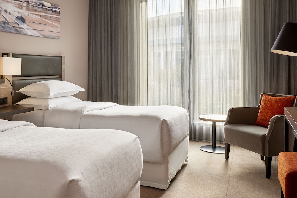Executive Room, 2 Twin Beds - Photo 4