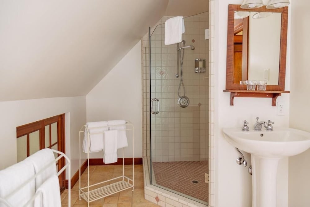Carriage House Loft photo 3