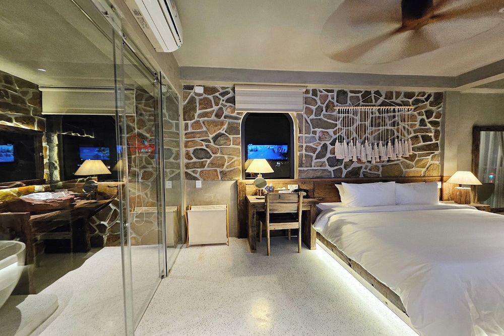 VIP Room - Photo 10