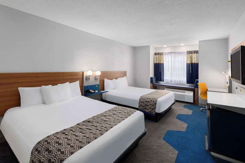 Standard Room, 2 Queen Beds - Photo 1