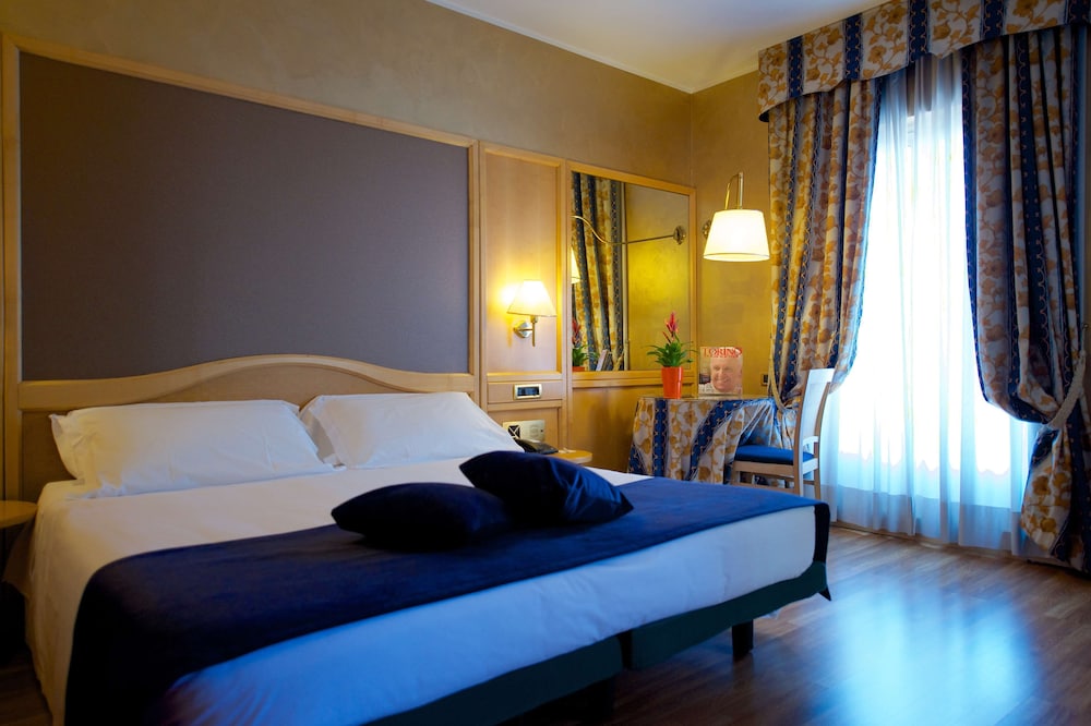 Superior Room, 1 Queen Bed, Terrace - Photo 3