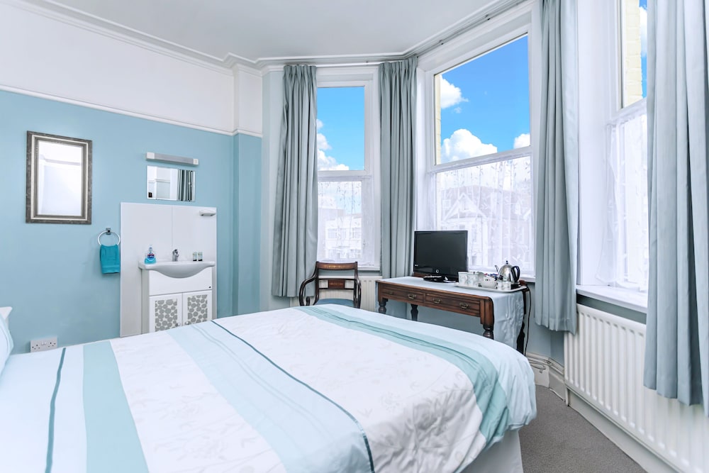 Standard Double Room, Shared Bathroom photo 3