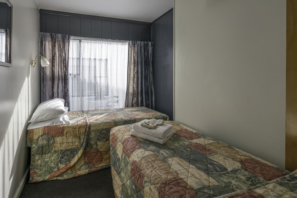Standard Suite, 2 Bedrooms, Non Smoking, Kitchen (Large Unit) photo 1