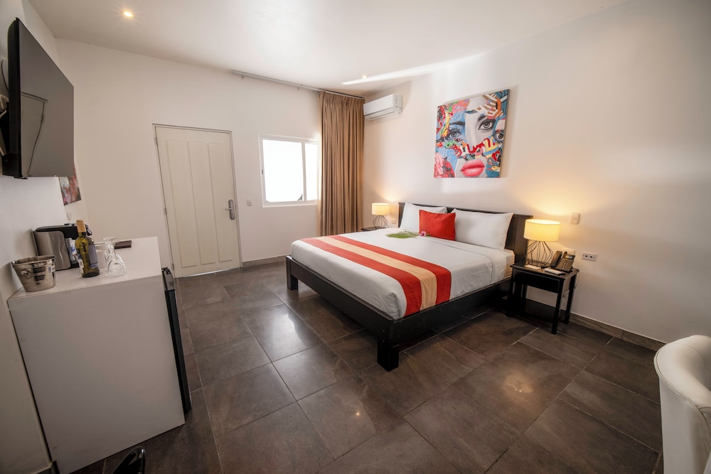 2 Bedroom Suite with Private Pool - Photo 3