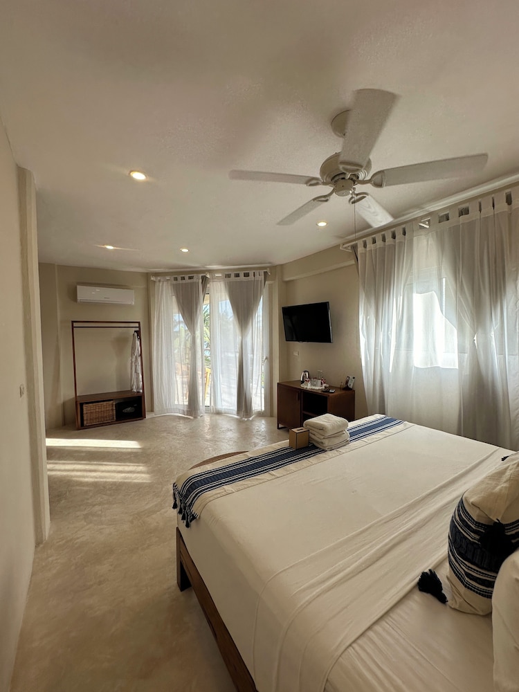 Suite - Photo 21