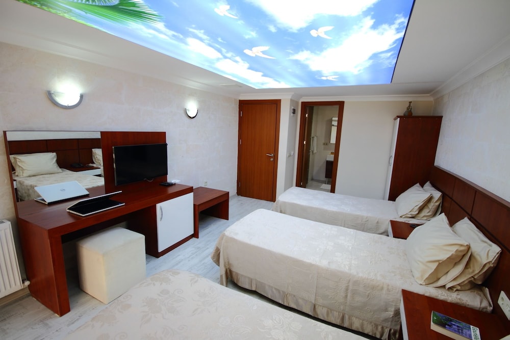 Classic Quadruple Room, Multiple Beds, Non Smoking photo 3