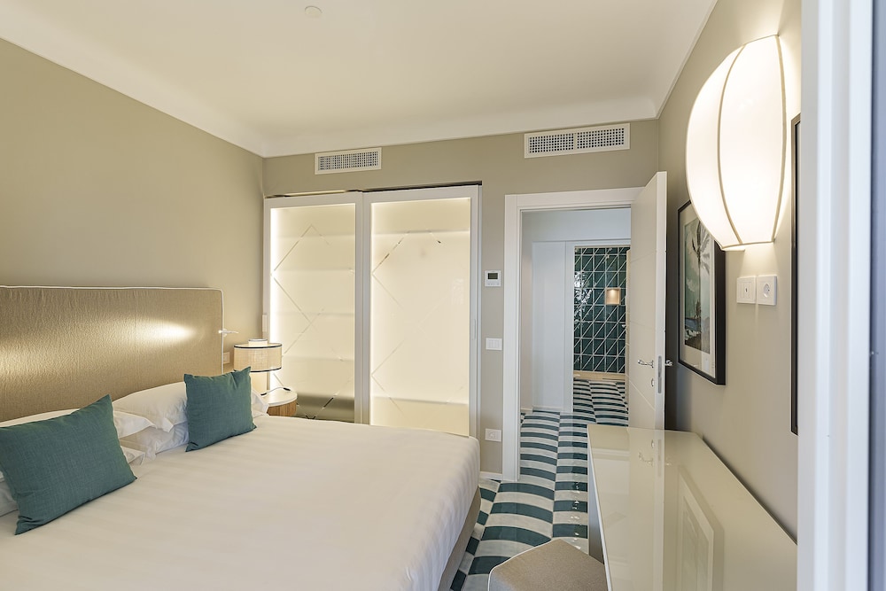 Deluxe Apartment, 2 Bedrooms, Terrace, Sea View photo 3