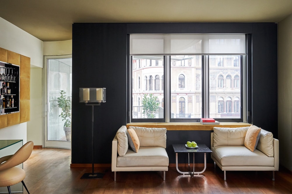 Junior Suite, Balcony, City View