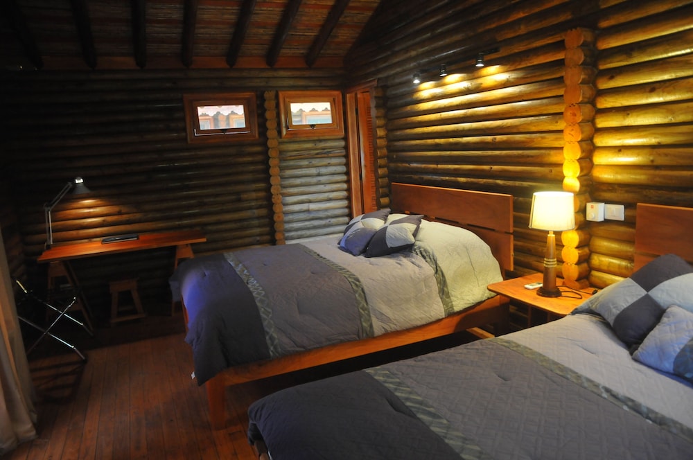 Lake front cabin with 2 double beds