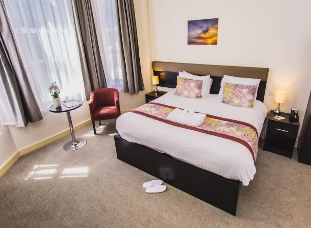 Classic Double or Twin Room, Partial Sea View photo 3