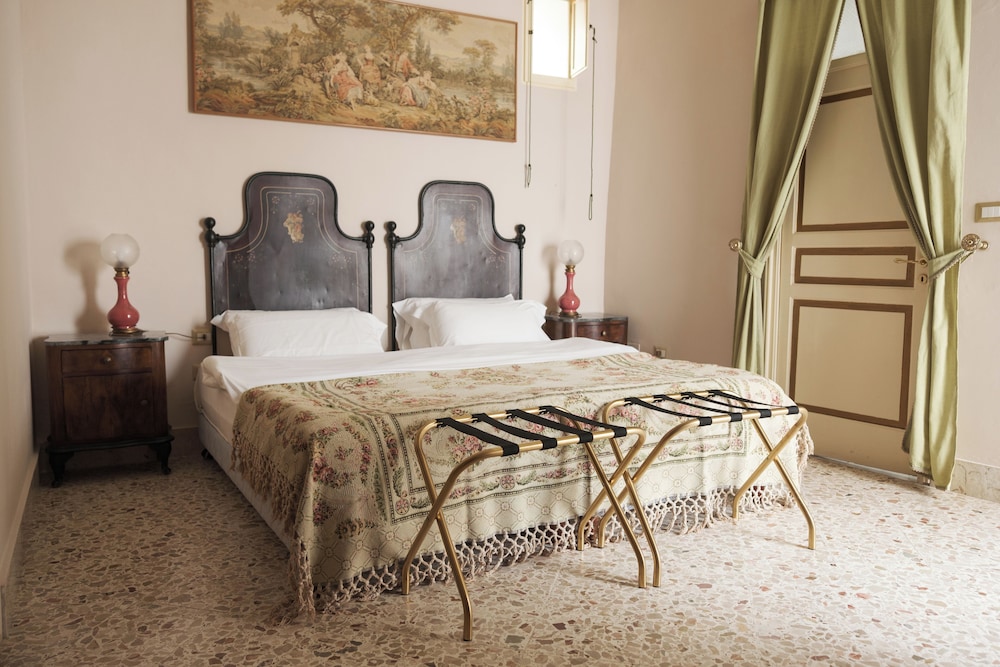 Junior Double or Twin Room, Courtyard View
