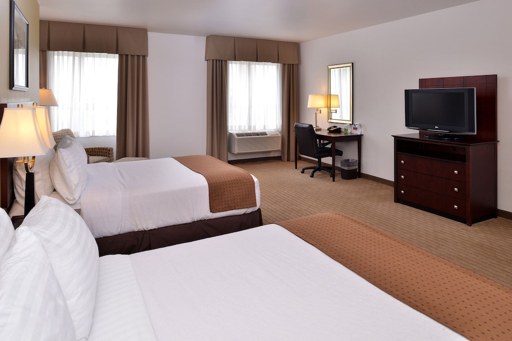 Standard Room, 2 Queen Beds (Top Floor) - Photo 4