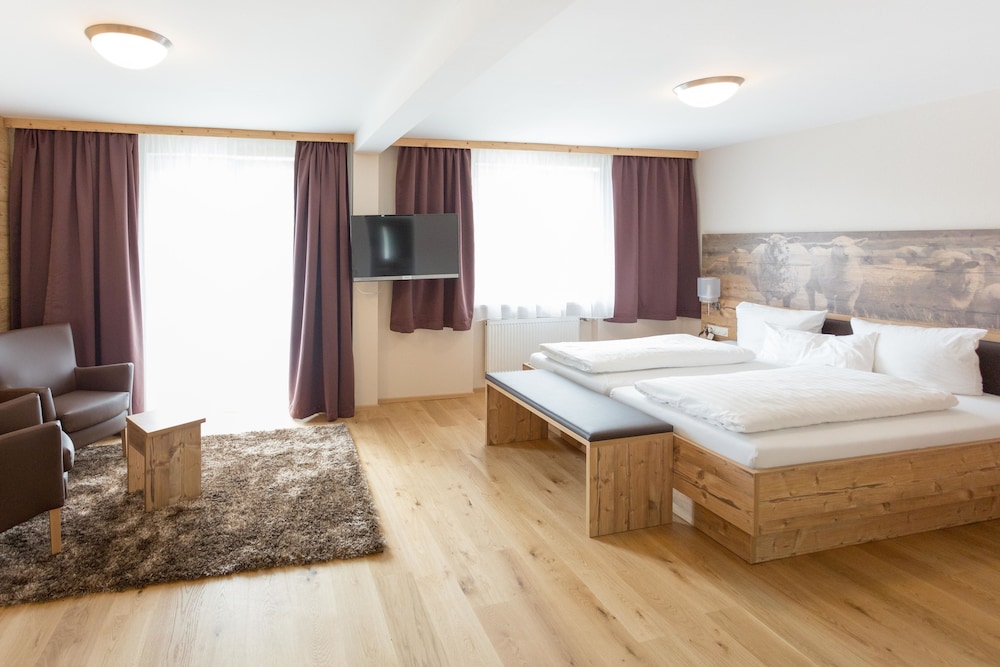 Junior Suite Superior Plus A with Balcony photo 2