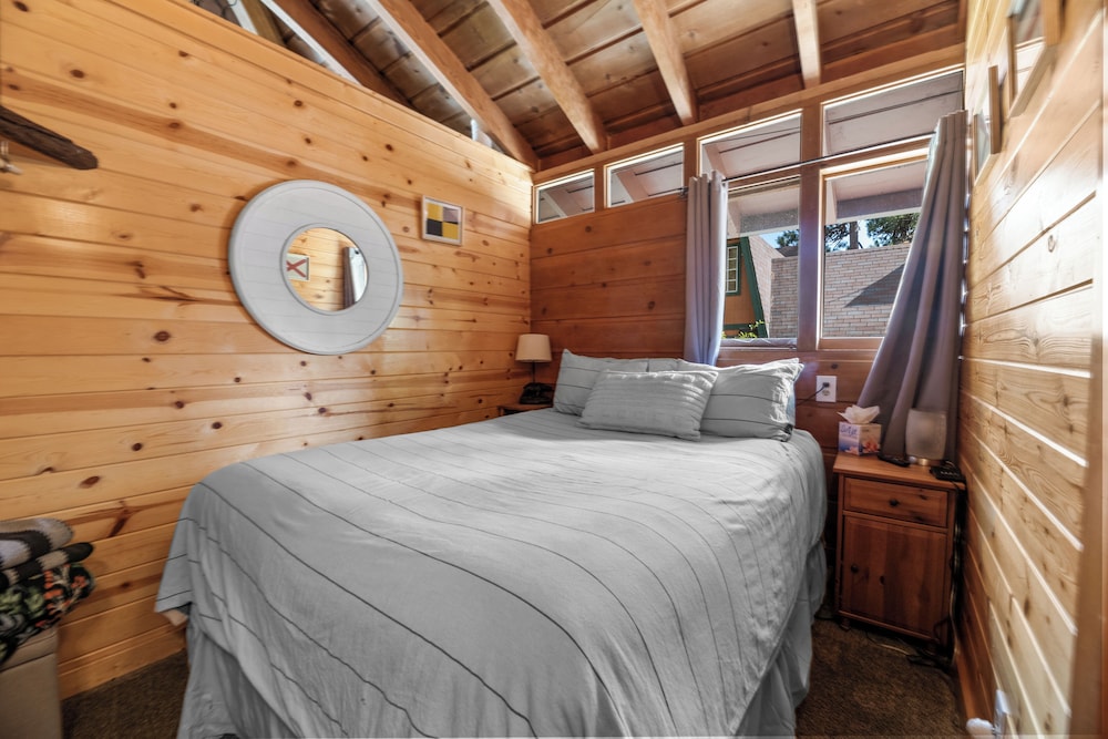Cabin, 1 Double Bed, Hot Tub, Mountain View