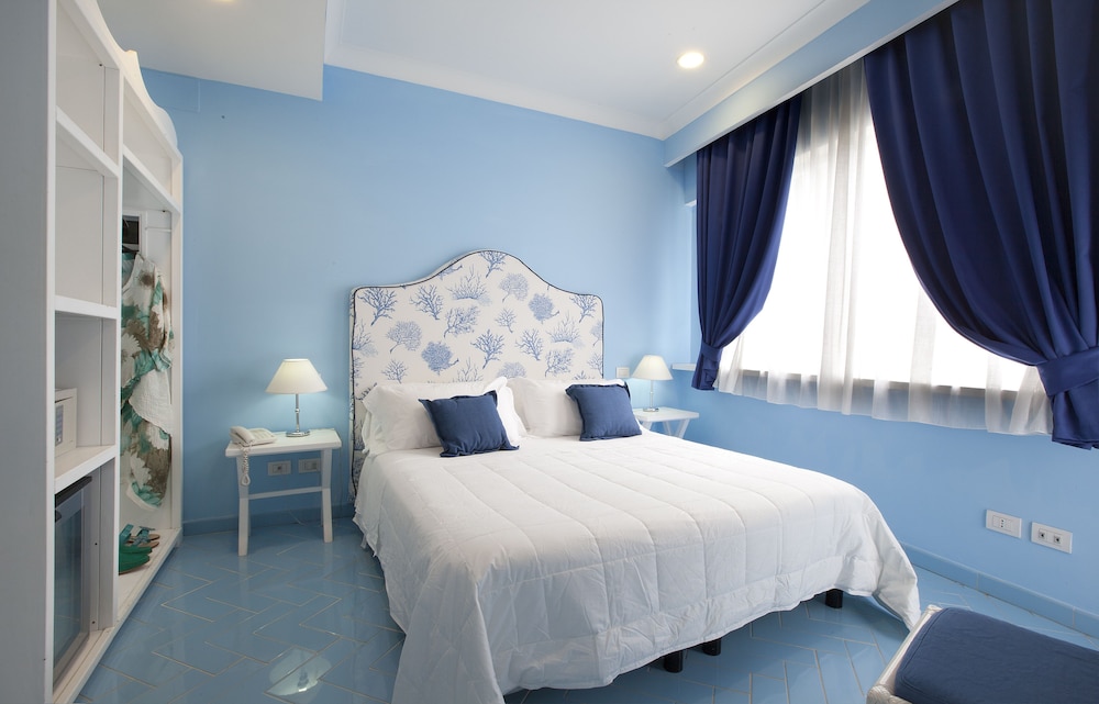 Superior Double or Twin Room, Balcony, City View photo 2