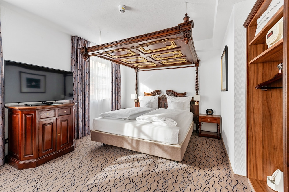 Club Double Room with view to the courtyard - Photo 5