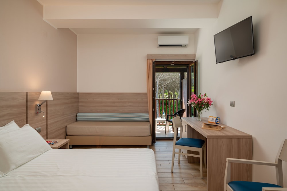 Comfort Room, Garden View - Photo 1