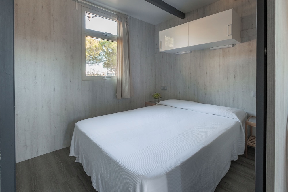 Classic Bungalow, 1 Double Bed, Private Bathroom photo 2