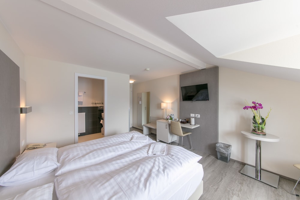 Twin Room, Lake View - Photo 3