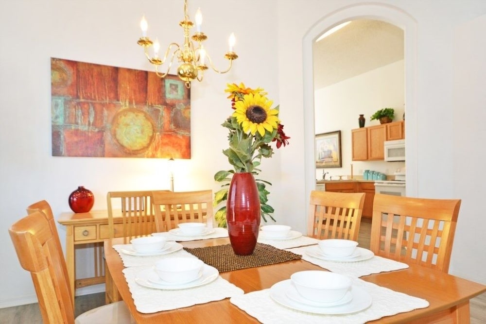 House, 4 Bedrooms photo 2