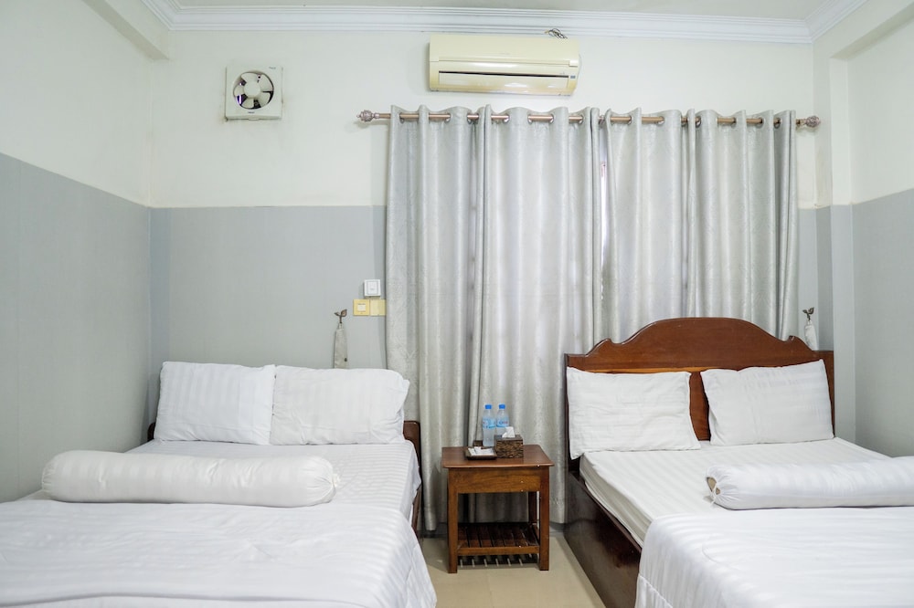 Standard Twin Room - Photo 1