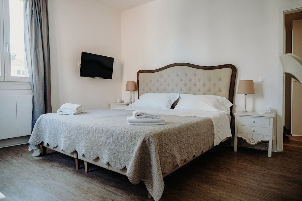 Deluxe Double or Twin Room photo 1
