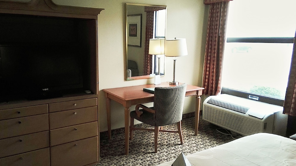 Standard Room, 2 Queen Beds - Photo 4