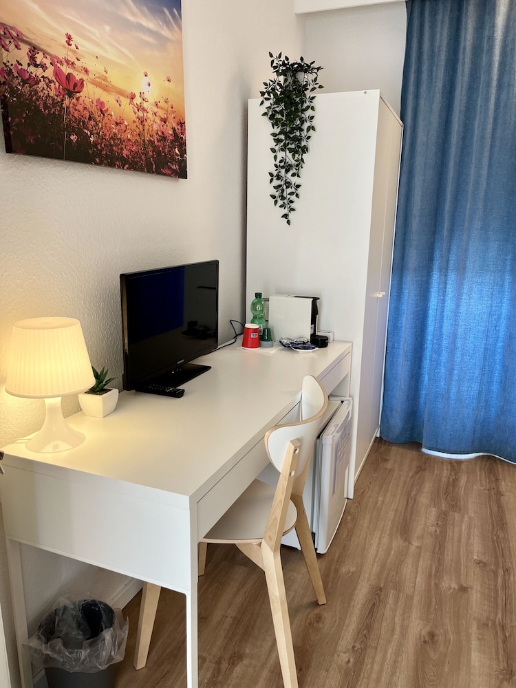 Basic Double Or Twin Room, Private Bathroom - Photo 13