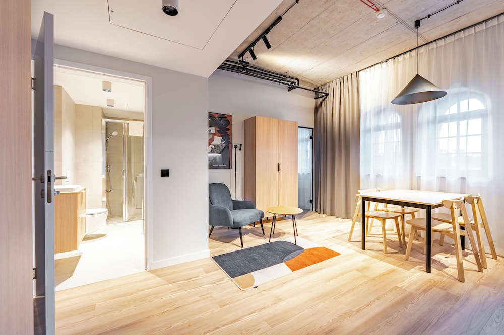Spacious retro studio
