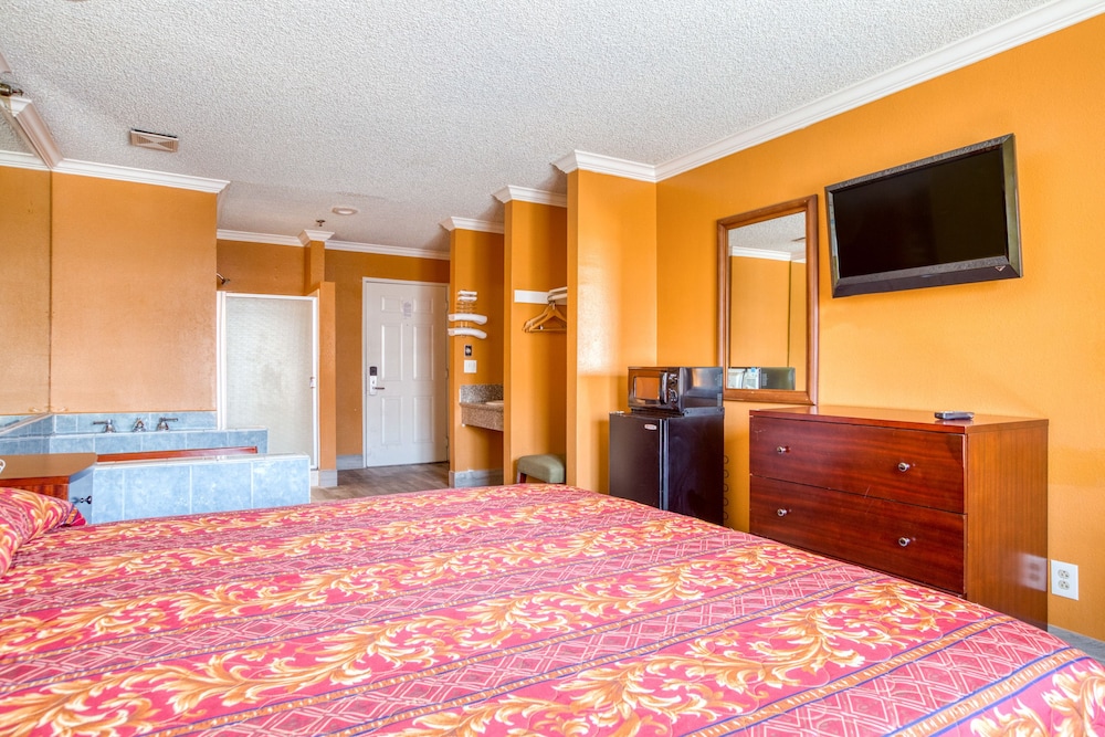 Suite, Multiple Beds, Accessible, Smoking photo 1