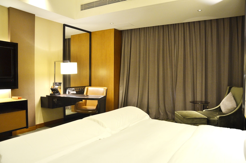 Junior Suite, 1 King Bed - Photo 6