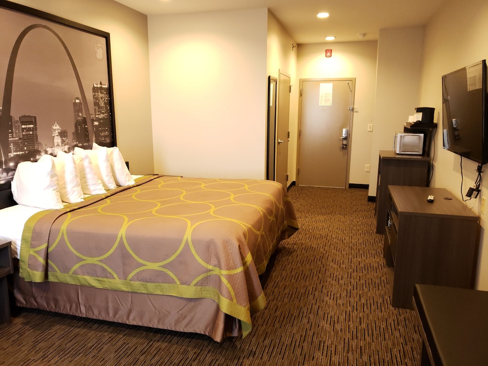 Deluxe Room, 1 King Bed, Non Smoking photo 3