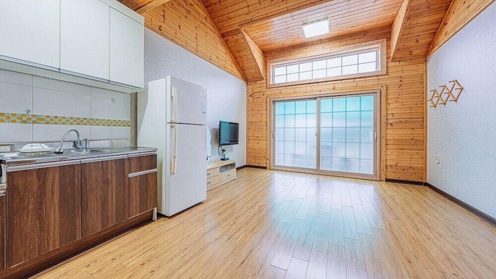 Room (Alps B) - Photo 8