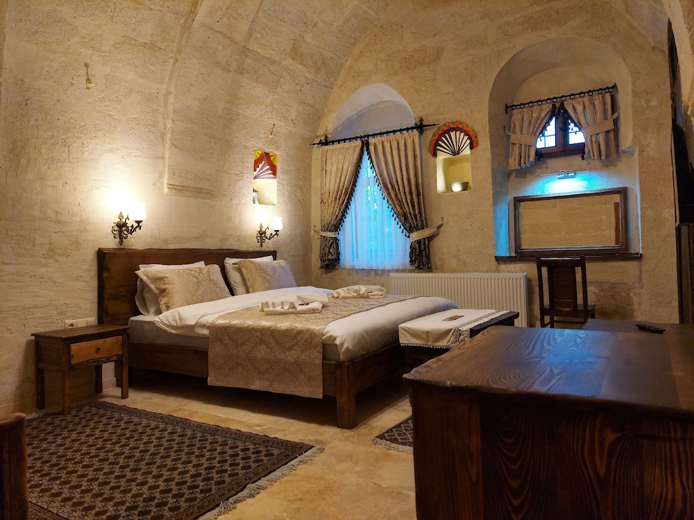 Deluxe Room - Photo 16