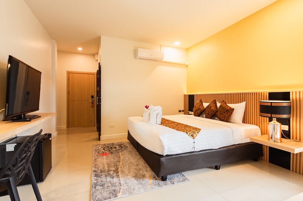 Golden Room (Non-smoking) - Photo 6