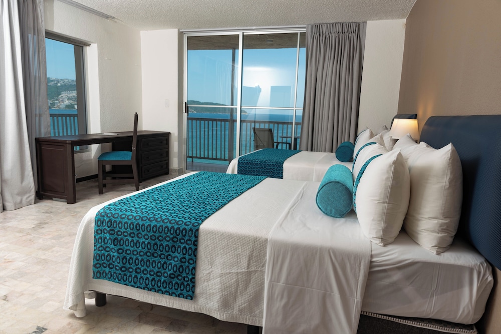 Standard Double Room, 2 Double Beds, Partial Sea View - Photo 3