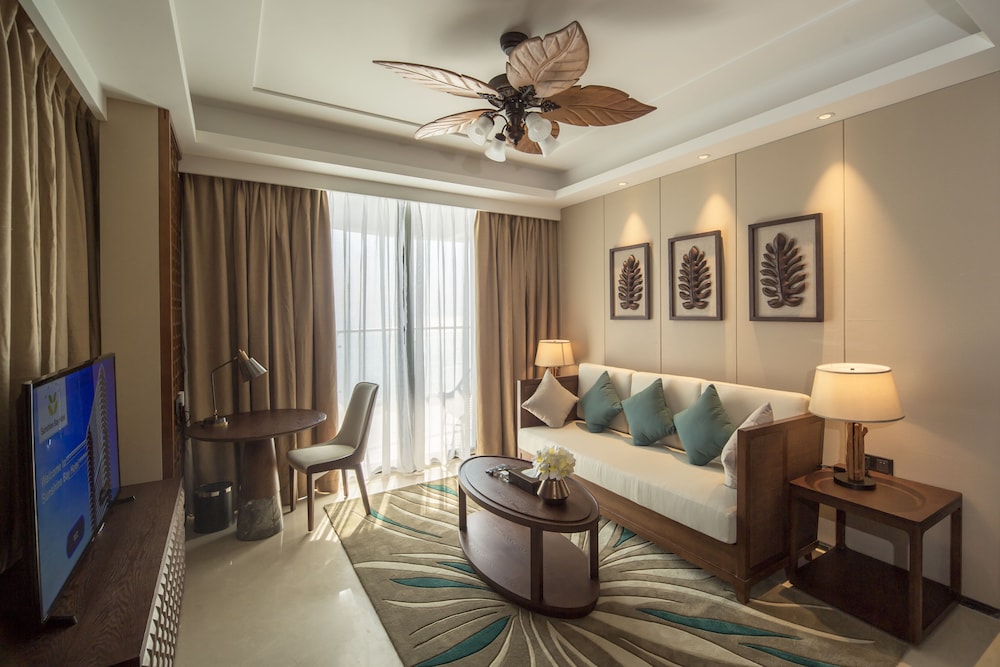 Room, 1 King Bed, Sea View photo 2