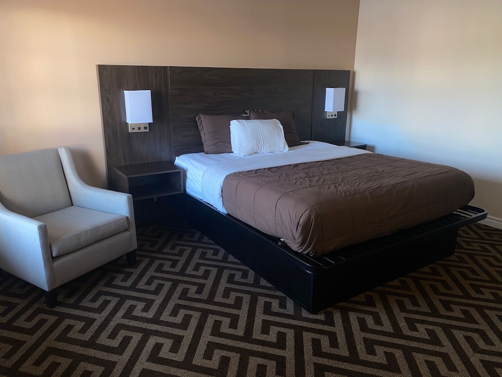 Room, 1 King Bed, Non Smoking - Photo 1