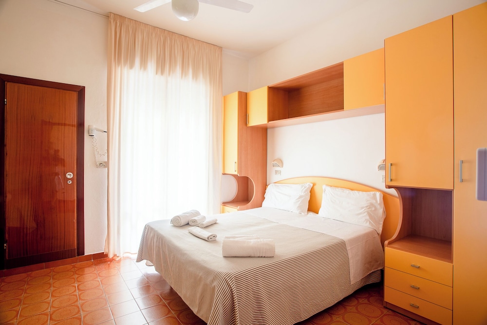 Basic Triple Room photo 1